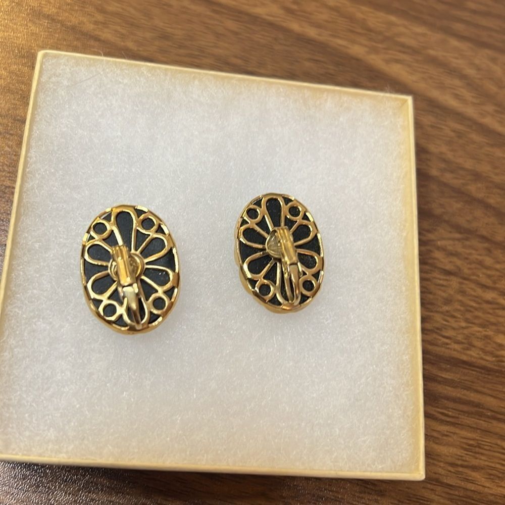 Beautiful Glossy Stone Vintage Clip-On Earrings - Picture 6 of 6